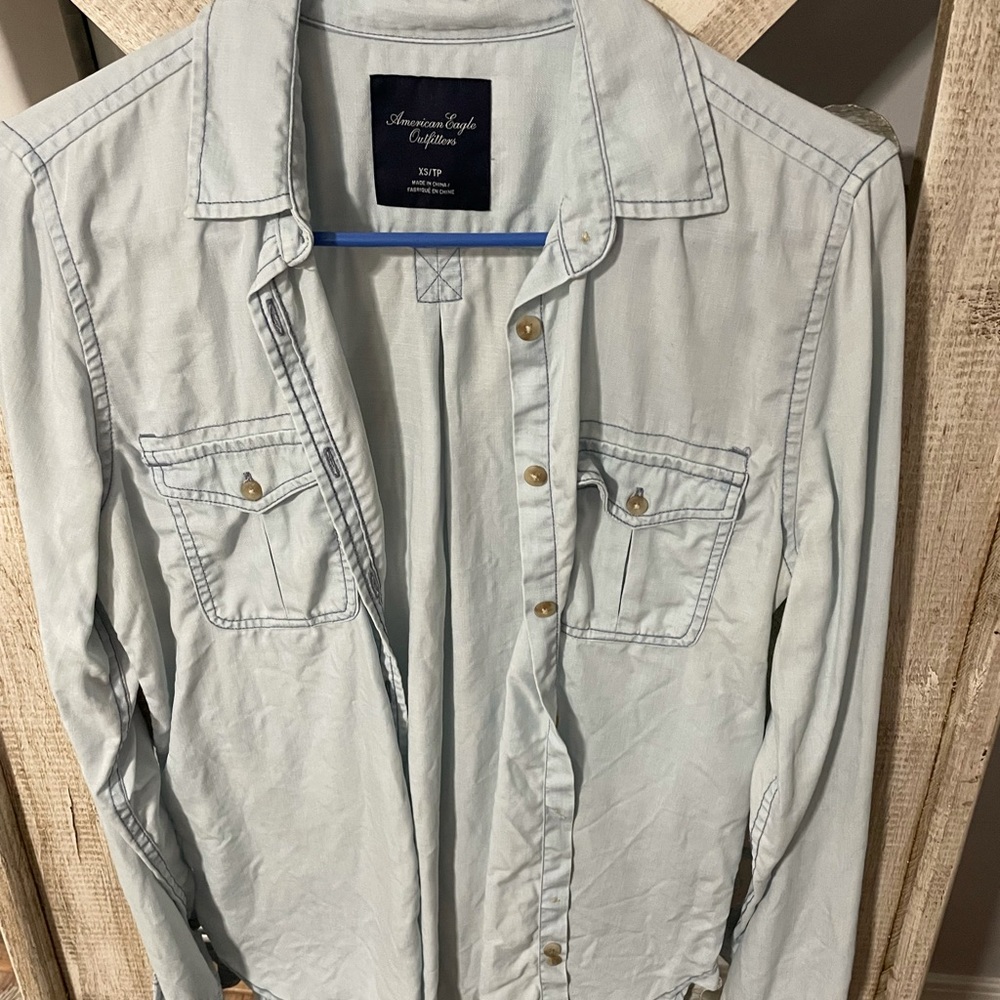 American Eagle Chambray button down